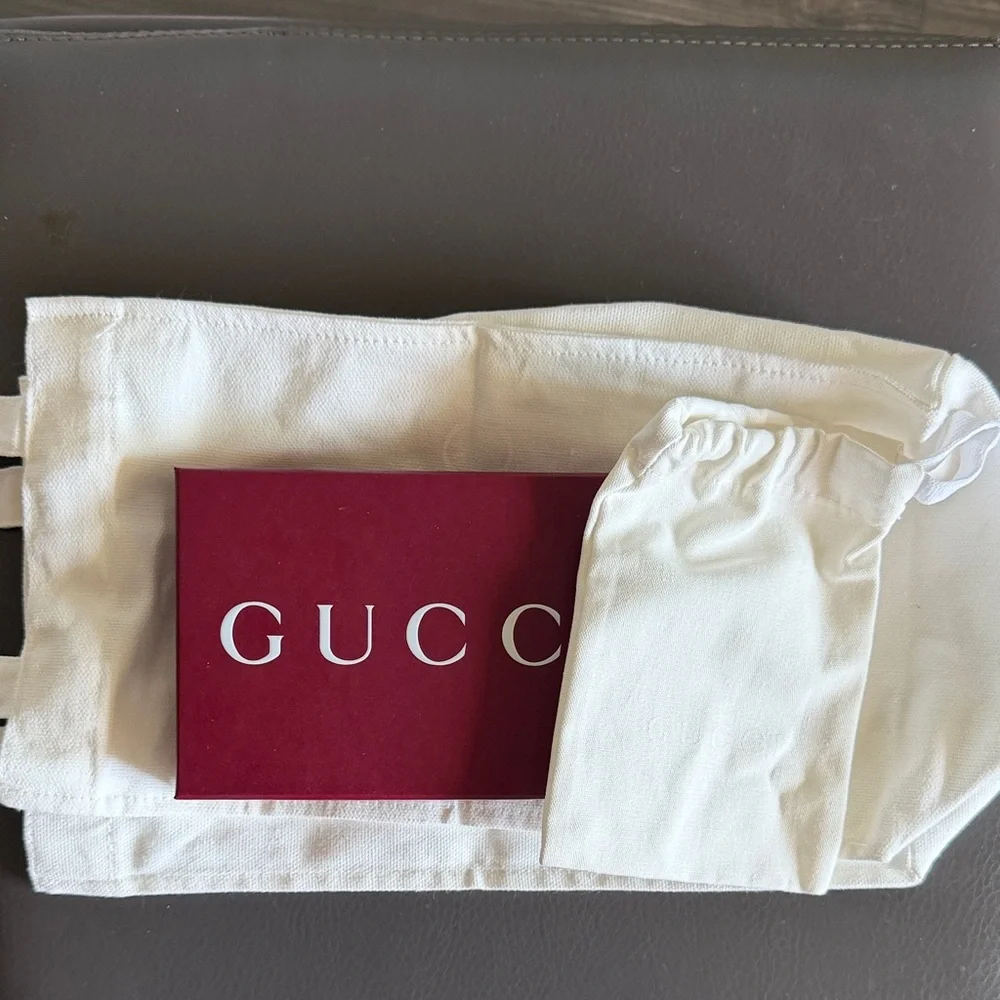 Gucci Beige GG Supreme Card Case with White Dog Motif and Burgundy Trim - Picture 6 of 7